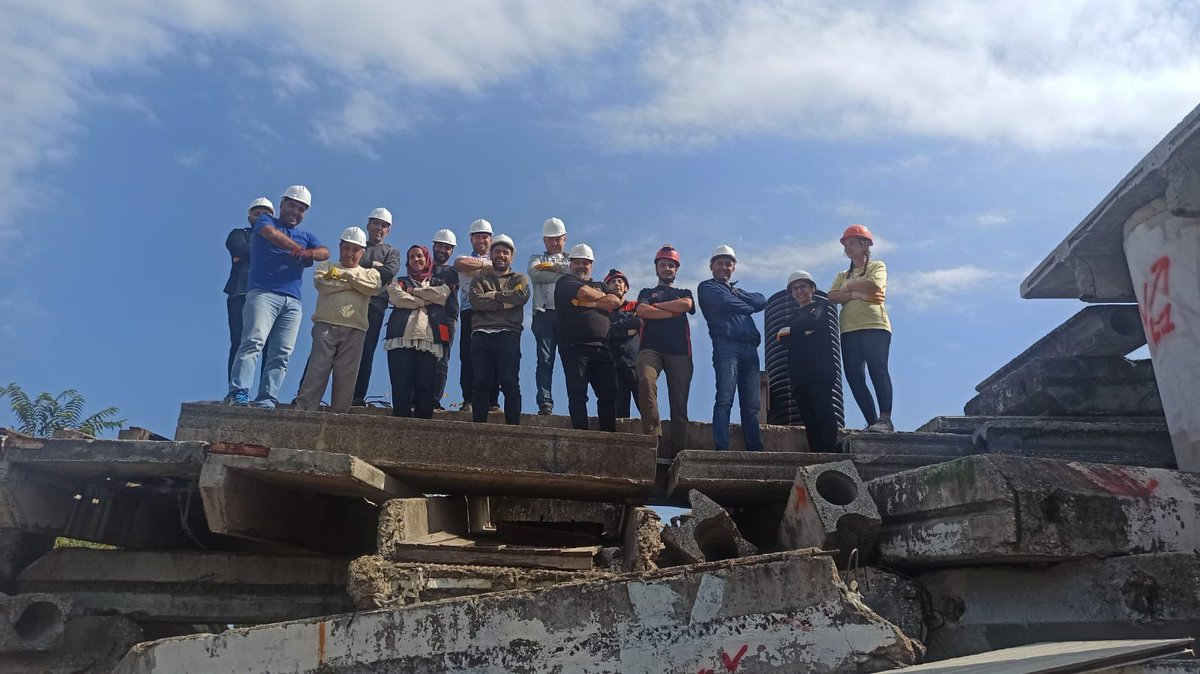 ℹ️ Kısa bir bilgi toplantısının ardından ekiplerimiz #ABGE 4. gün eğitimine başladı.

🦺 KKD – Kişisel Koruyucu Donanım
🏗️ Enkaza Güvenli Yaklaşım
🚑 Enkazda Yaralı Arama Teknikleri
Her gün gelişiyor, büyüyor ve güçleniyoruz.