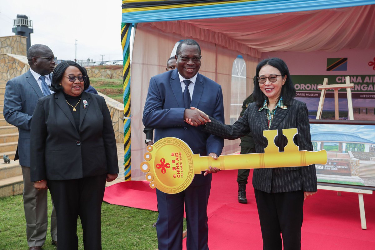 ChenMingjian_CN's tweet photo. So delighted to witness the handover ceremony of the China-Aided Project of Ngorongoro-Lengai Geopark with H.E. Dr. Philip Mpango, Vice President of Tanzania. This project is the first China-Aided cultural and tourism project, constructed by China Raiway 25th Bureau Group. Wish TZ’s tourism industry will achieve greater development!