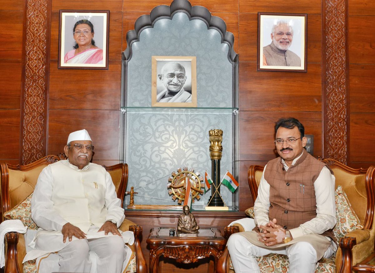 राज्यपाल महोदय एक एक करके मिल रहे हैं। <a href="/poll_talk/">POLL TALK</a>