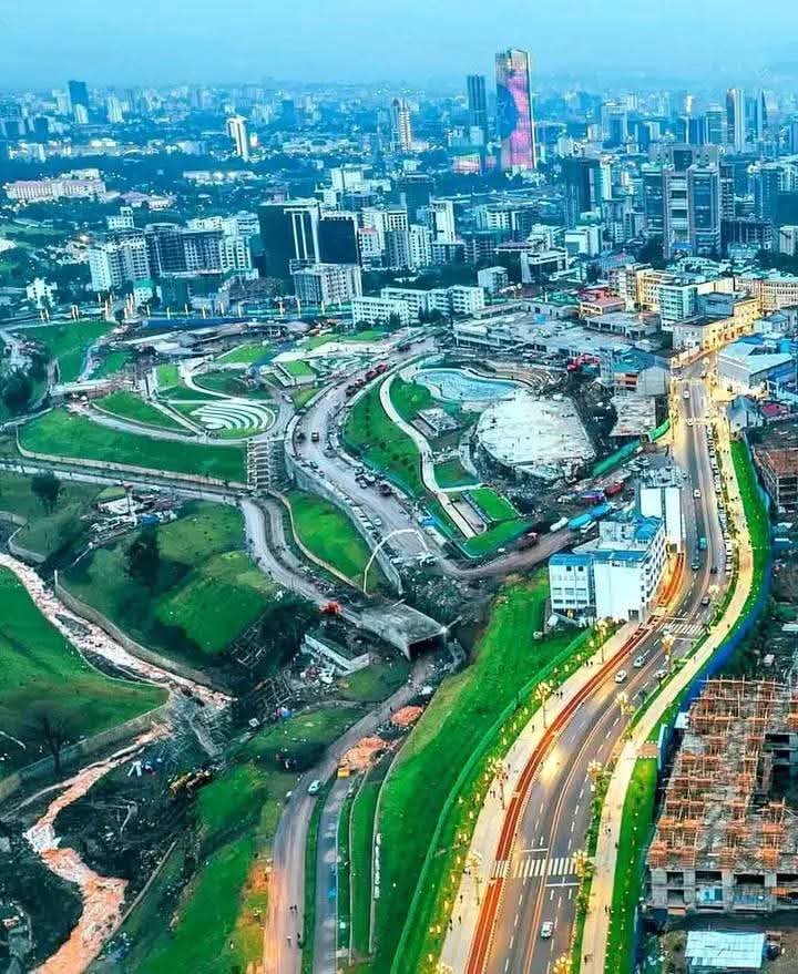 VISION2039ET's tweet image. Before and After !! The change is incredible 

Promise made, promise kept. The same place, only a few years apart. Ethiopia’s acceleration toward change is beyond all expectation.
#Ethiopia #AddisAbaba #Transformation #change Thank you Madam @AdanechAbiebie