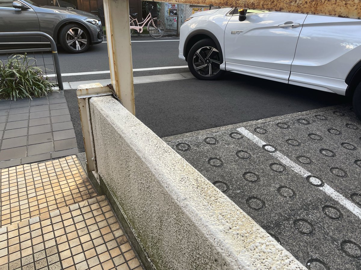 絶対に右折したいおじと絶対に左折したいおばの世紀の激闘が繰り広げられてるw