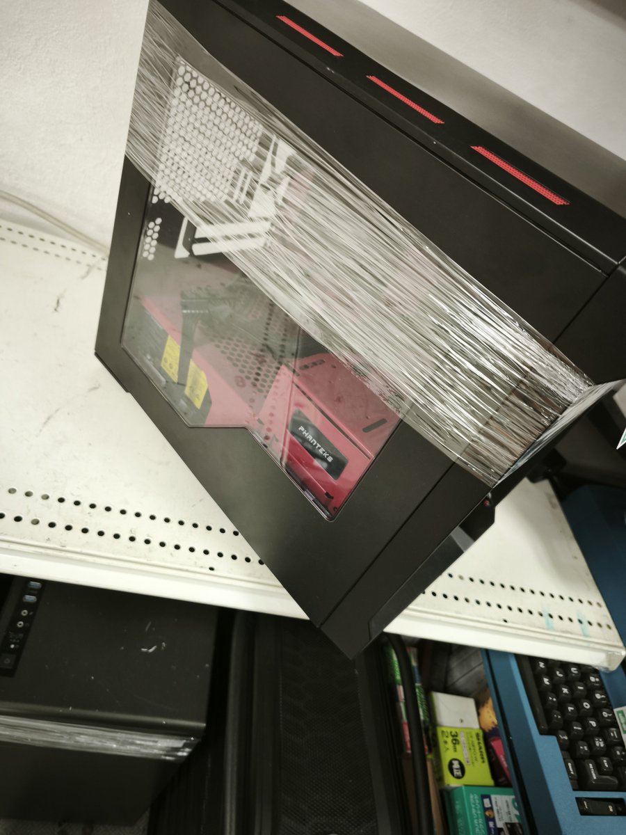PCケース。ミニマザーボードしかはいらないから厳しいかな笑