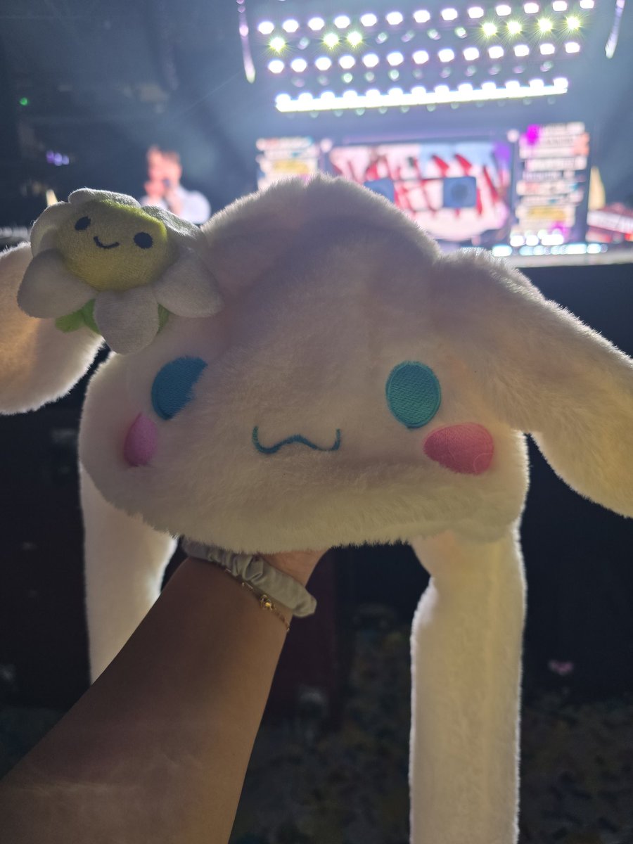 JOSHUA WORE MY CINNAMOROLL HAT AND LATER HE GAVE IT TO JUN TOO IT WAS SO CUTE🥺  MY JUNSHUA

PLSPLS SEND ME ALL THE SHUA AND JUN VIDEOS IN THE HAT 😭😭😭