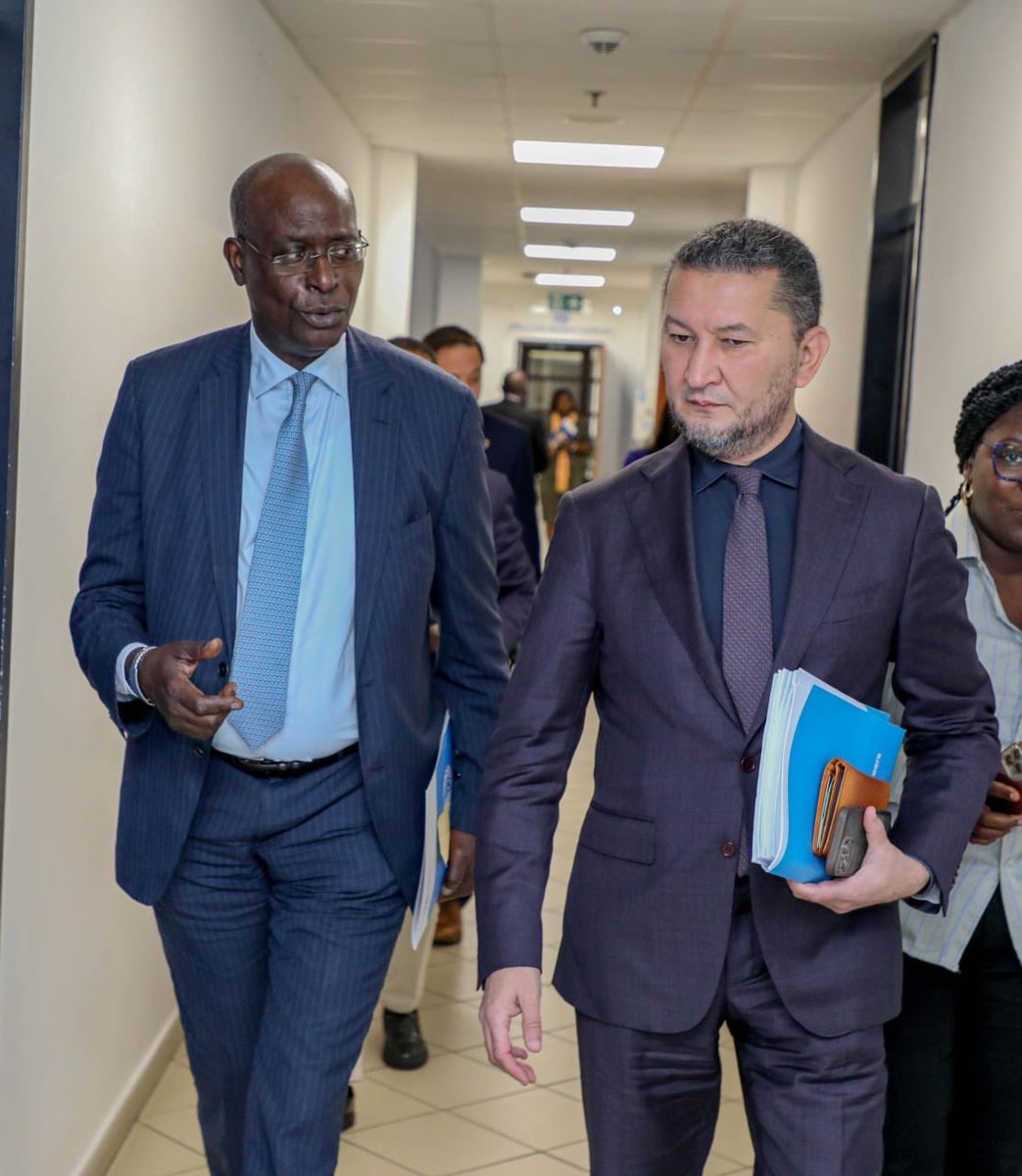 MohamedFall's tweet photo. Delighted to host @ToilyKurbanov Exec. Coordinator, @UNVolunteers at @UN House Abuja. Reaffirmed the vital role of UNVs in advancing the work of UN in 🇳🇬. 
I urge @NigeriaGov to tap into UNV’s potential to boost youth employability &amp; fast-track the #SDGs. https://t.co/xIKTbwr6PC