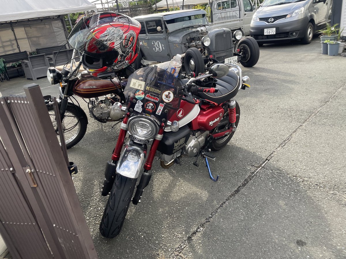 ミニバイク 黒と赤の炎模様 ミニバイク 黒と赤の炎模様 ミニバイク 黒と赤の炎模様