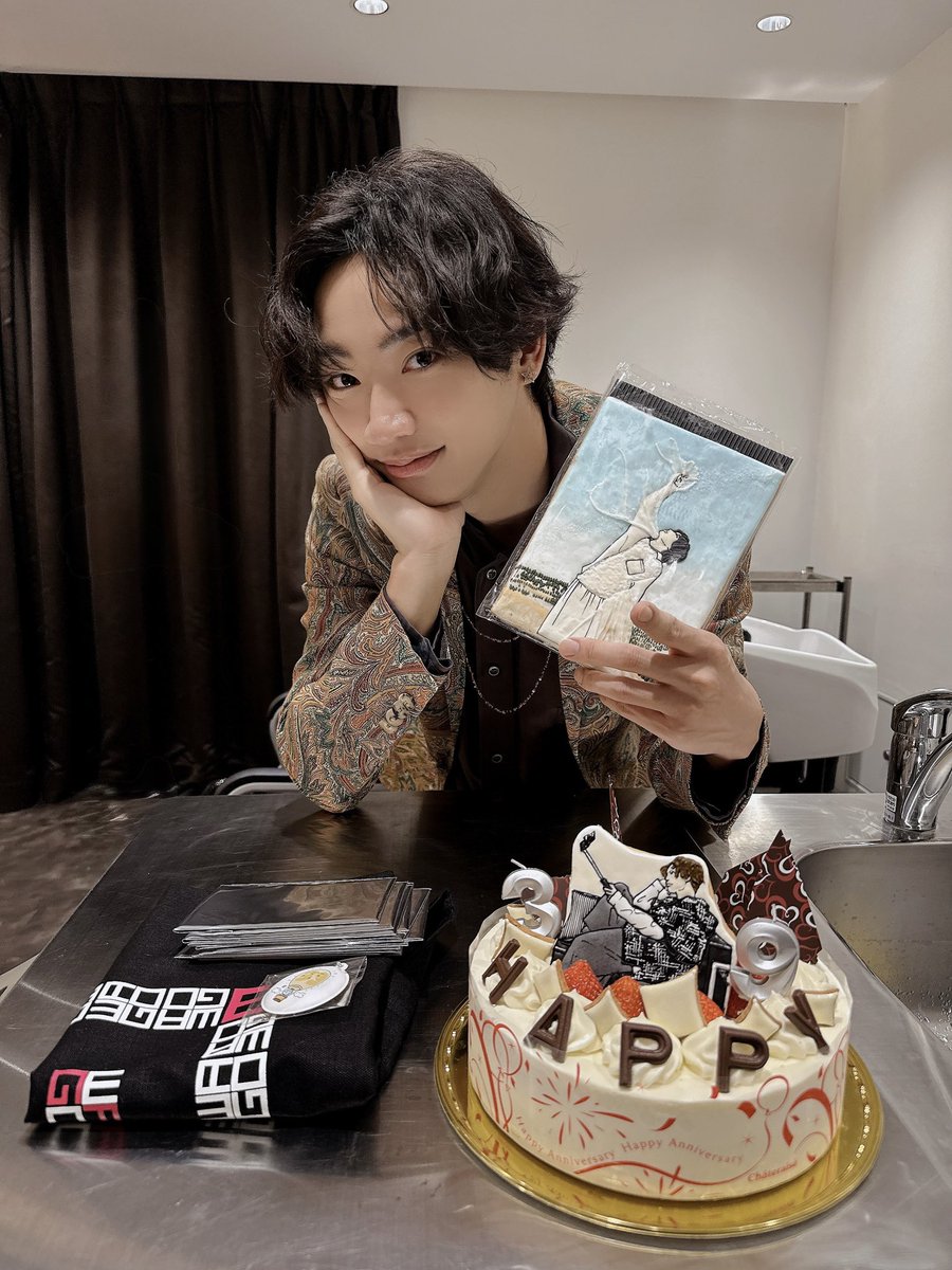 wagoshin1's tweet photo. 先週の大阪公演でのサプラーイズ！！

普通にすごくない？！
事務所やスタッフからの愛もすごくない？！

そんな愛に溢れた感謝祭、
東京公演は明日です♡

#和合の輪感謝祭 https://t.co/5oHuIJ1MLL