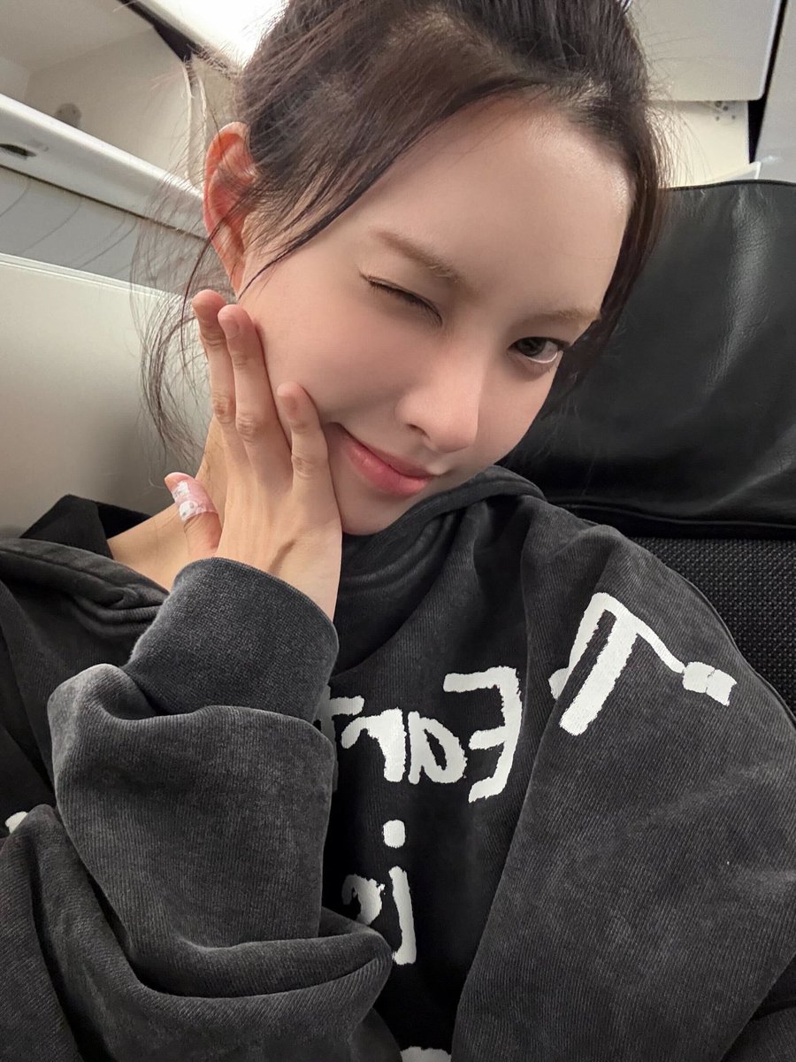 ILLIT WEVERSE tweet media