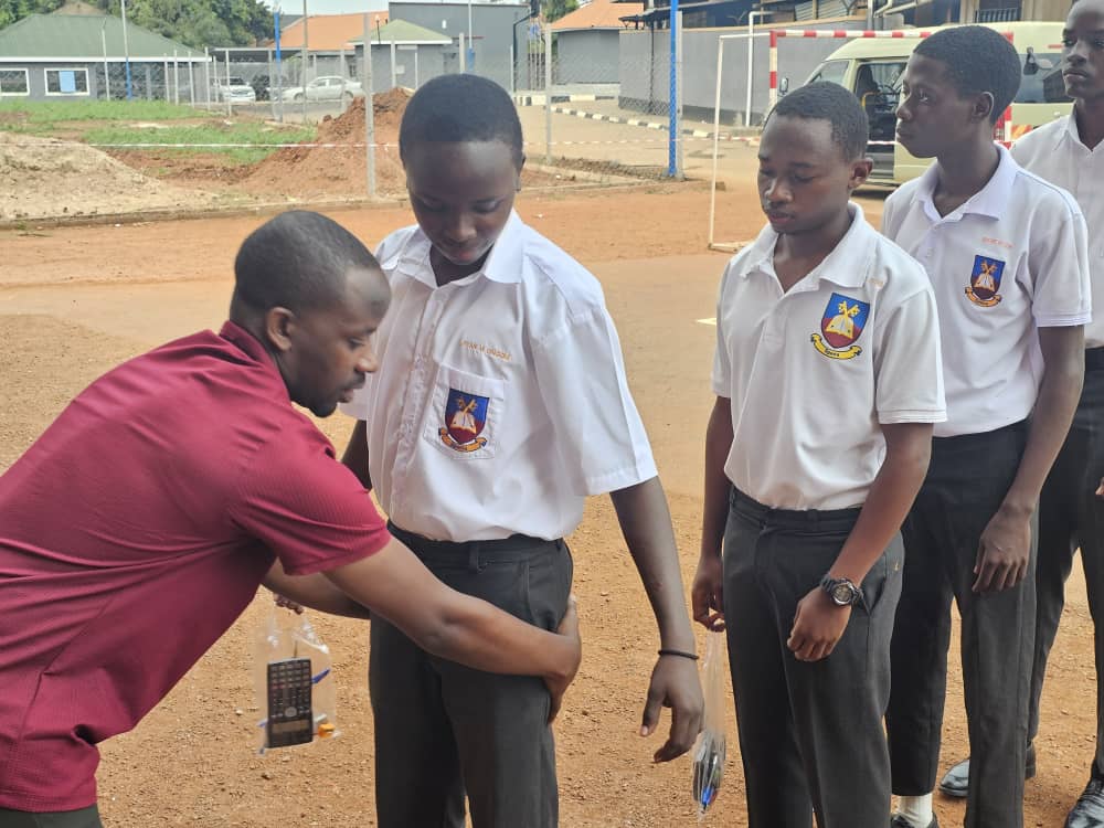 #UNEBUpdates: This morning, the 2025 Uganda Certificate of Education (UCE) candidates are set for Chemistry practical.  #UNEB2025 #UCE2025 
<a href="/UNEB_UG/">Uganda National Examinations Board</a> <a href="/Blessedjkm1/">Jennifer Kalule Musamba</a>