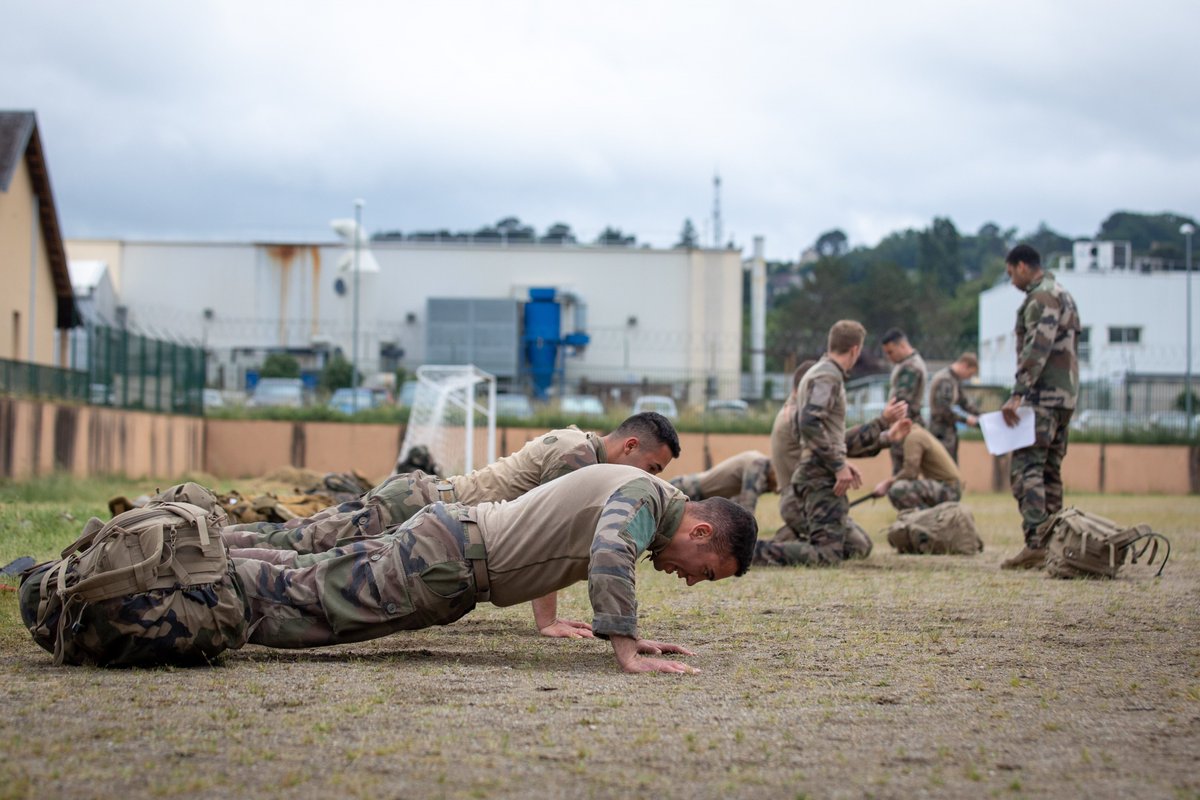 MONDAY MOTIVATION • On commence la semaine comme on la finit : dans l’effort et la détermination !
Fier et Vaillant !

#fieretvaillant #infanterie
@armeedeterre <a href="/ArmeesNoA/">Armées Nouvelle-Aquitaine</a> @9_BIMAa_AdT <a href="/1reDivision/">1re Division</a> 

Devenez Bison !
126ri.recrutement.fct@intradef.gouv.fr
