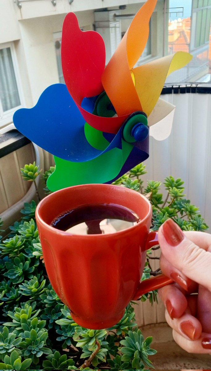 madammtulip's tweet photo. Günaydın ☀️ Haftanın finali geldi #CUMA mod ON 💃☕️ Neşemiz bol, kahvemiz taze, planlar hafta sonuna herkese keyifli bir gün, erken çıkışlı mesailer diliyorum 😎🎉
#CumaModu
#Günaydın
#HayırlıCumalar https://t.co/RNftikTTMM