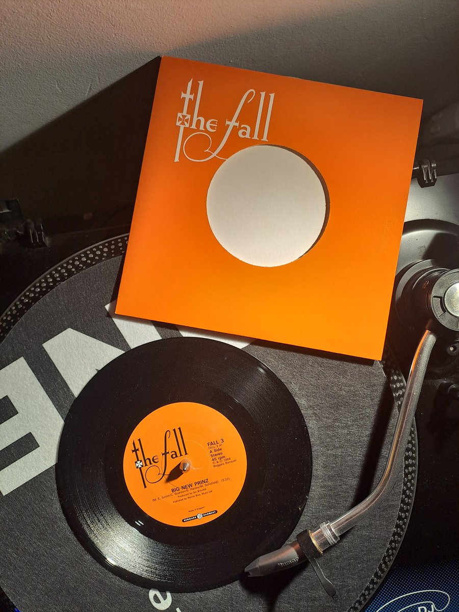 TheHouseof08's tweet image. #FallFriday
THE FALL - BIG NEW PRINZ

"Check the record
Check the record
Check the guy's track record
Check the record
Check the guy's track record
He is not appreciated"

#TheFall #MarkESmith