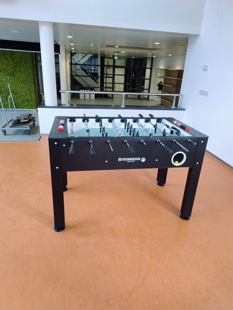HeemskerkSport's tweet image. Als je echt een potje tafelvoetbal wil spelen, dan is er maar één Nederlandse voetbaltafel waarop dat kan: de Heemskerk King Pro, goedgekeurd door de officiële Nederlandse Tafelvoetbal Bond. 

#voetbaltafel #kantoor #foosball

playheemskerk.com/voetbaltafel-k…