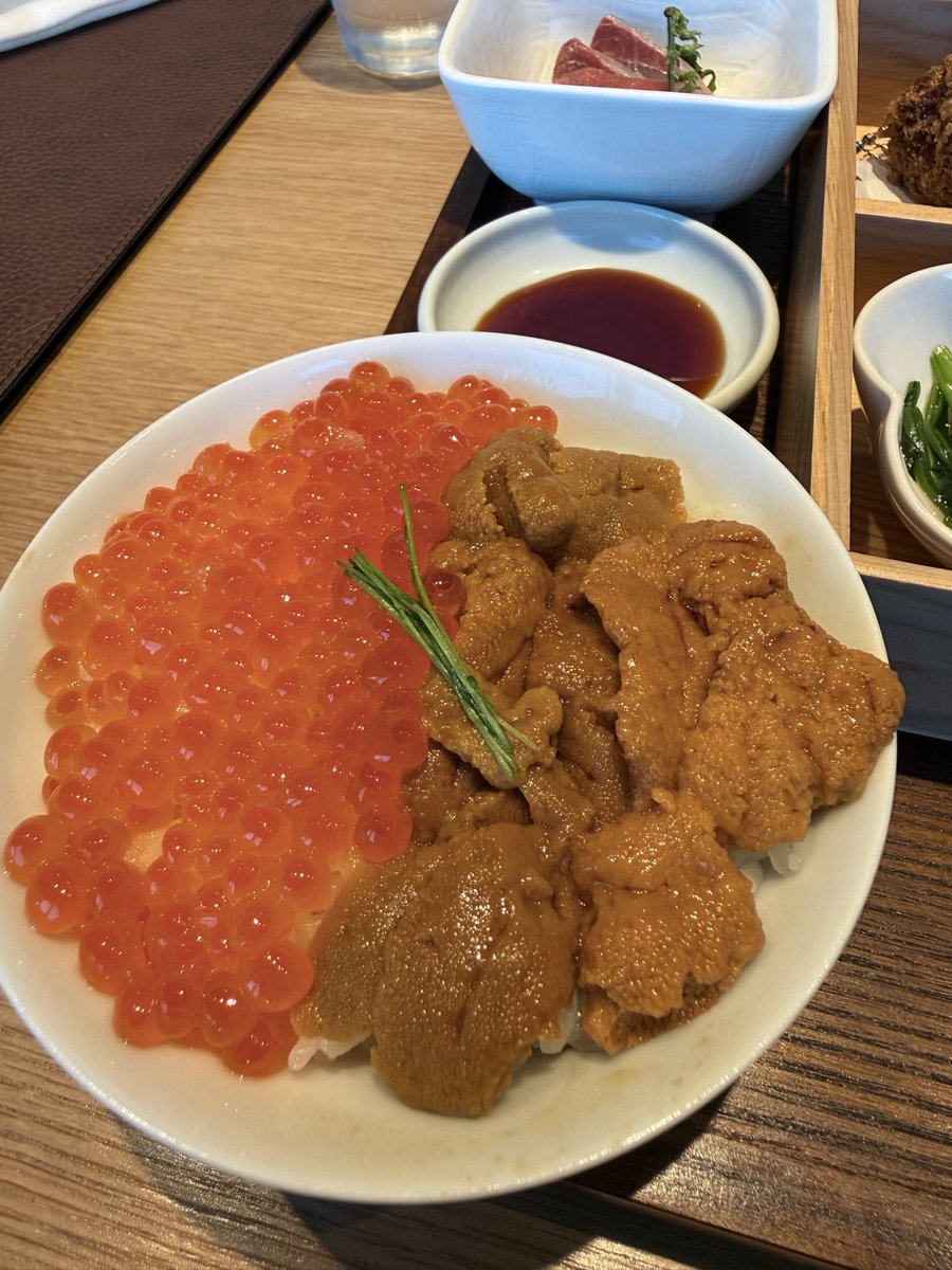高輪それがし。

#高輪ゲートウェイ #幕の内御前 #ウニといくら小丼
