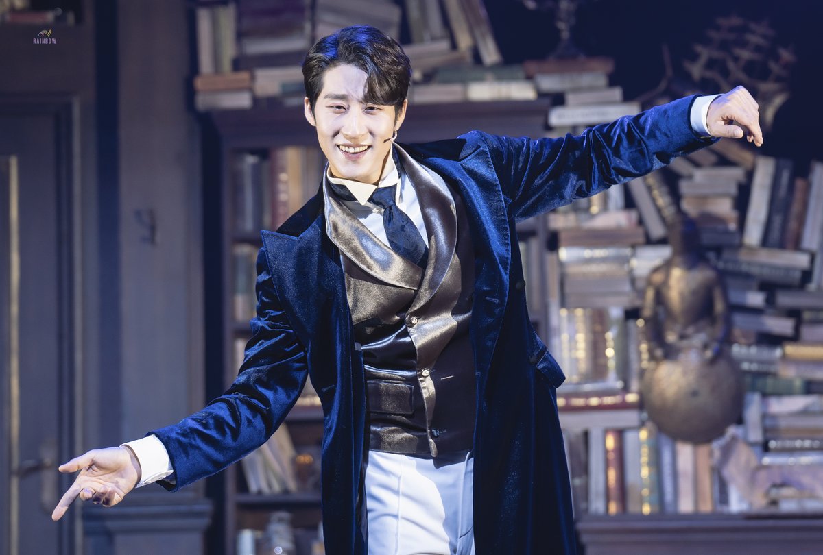 rung__pic's tweet photo. 251015 밤 뮤지컬 윌리엄과 윌리엄의 윌리엄들 
스페셜 커튼콜 -모두가 믿으면 거짓도 진실이 되지

H 役 #김지철 배우님 https://t.co/vdbQsy3u4x