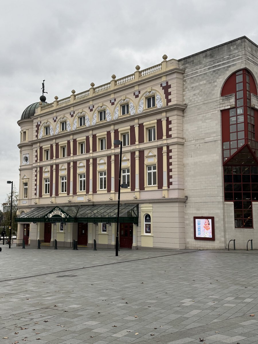 What a magical end to term! 🦁❄️ Our young people were mesmerised by The Lion, the Witch and the Wardrobe at 
Sheffield Theatres .as part of their #ArtsAward 🎭 “The music was brilliant!” “I couldn’t take my eyes off the stage!” Creativity matters. 💡🎨 #PowerOfTheArts