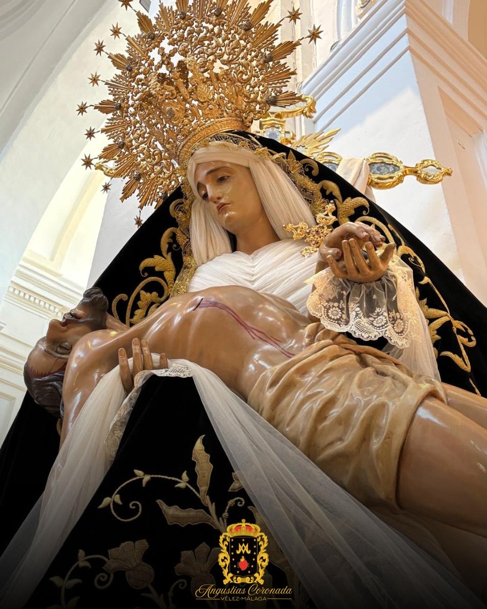 #ViernesDeAngustias ⚜️

“𝘔𝘢𝘳í𝘢 𝘯𝘰𝘴 𝘮𝘶𝘦𝘴𝘵𝘳𝘢 𝘦𝘭 𝘤𝘢𝘮𝘪𝘯𝘰 𝘩𝘢𝘤𝘪𝘢 𝘭𝘢 𝘴𝘢𝘯𝘵𝘪𝘥𝘢𝘥 𝘢 𝘵𝘳𝘢𝘷é𝘴 𝘥𝘦 𝘴𝘶 𝘷𝘪𝘥𝘢 𝘺 𝘴𝘶 𝘦𝘫𝘦𝘮𝘱𝘭𝘰.”

#MadreDeVelez
#CofradiasVM
#CofradiasMLG