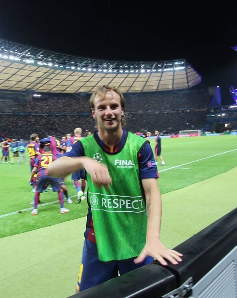 قبل بيدري وقبل بيلينغهام 

كان هناك من يعزف بصمت 🎻