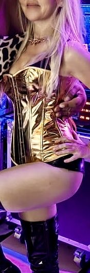 Yey, it’s #FilthyFriday #FuckMeFriday lovers!! And I have some very sexy plans for the weekend, as you’d expect from your favourite #FilthyMILFy …😘😈😈😈!! XXX