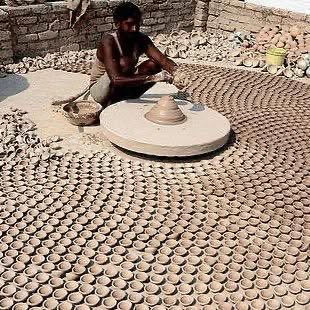 कुछ ऐसी दीवाली मनायें कि इनकी भी दीवाली 🪔 हो जाये। शुभ दीपावली