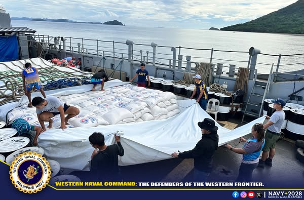 Philippine_Navy's tweet image. HELP IS ON THE WAY | PH #Navy’s BRP Iwak Supports Relief Operations in Remote Palawan Areas
👉🏽web.facebook.com/share/p/1Ga9kC…
#ProtectingtheSeasSecuringOurFuture
#ModernandMultiCapablePHNavy
#OneAFPOnePhilippines
#StrongAFPStrongPhilippines
