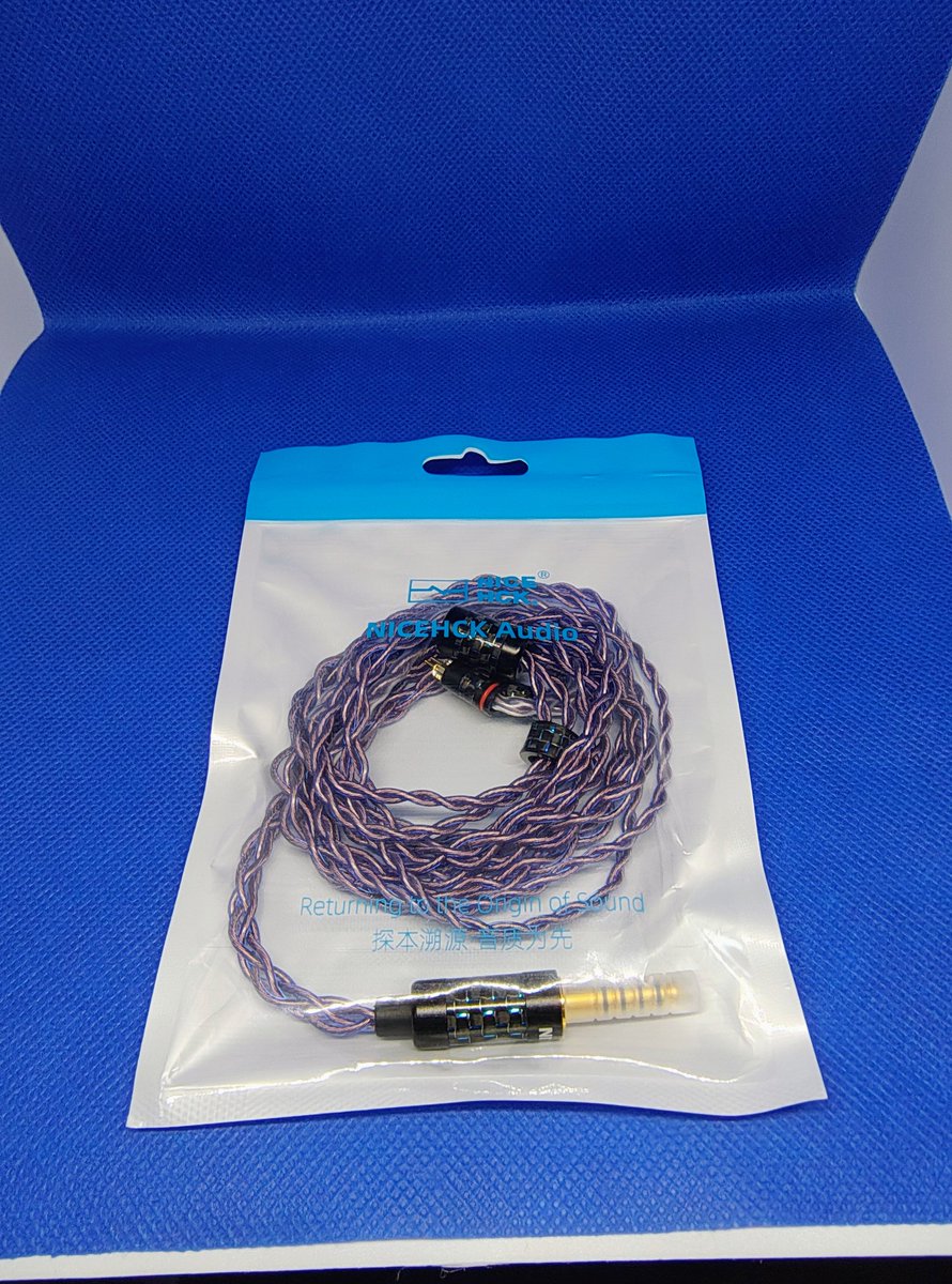 raspiM5stack's tweet image. #MNG  #AD
 #NICEHCK SpaceAuAgが届きましたー
連チャンNICEHCK購入の最後は少しお高めのケーブルを買いました。
ジャックなども綺麗で良いですね。(濃いクリアブルー)
 #ポタオデ
 #イヤホン
商品ページ:s.click.aliexpress.com/e/_c3A8qWCr