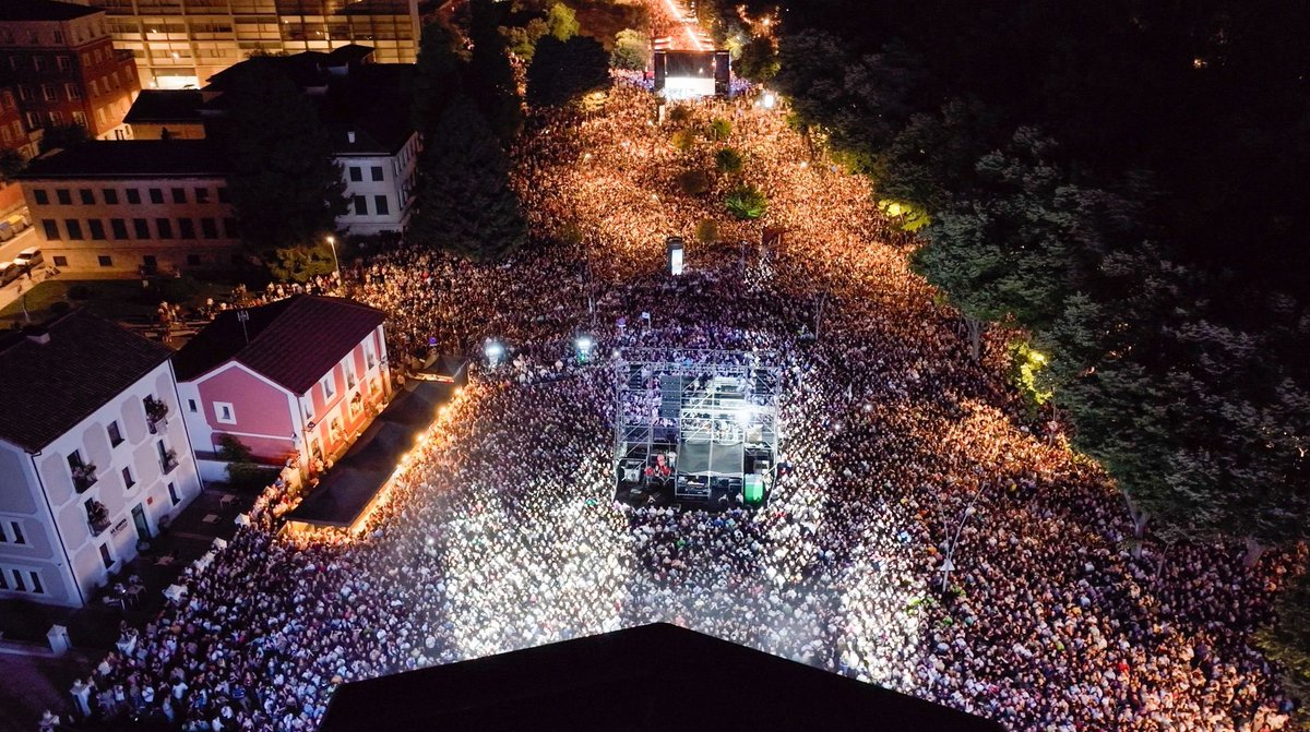 radioespinosame's tweet image. 🗣🎙 En unos minutos hablamos en El Altavoz de Radio Espinosa Merindades con David Ruiz (cantante de La M.O.D.A.) sobre el nuevo disco que se estrena hoy y que se titula ''San Felices'', en honor al barrio burgalés. 

radioespinosamerindades.es/reproductor/

@estoesLaMODA #LaMODA #SanFelices