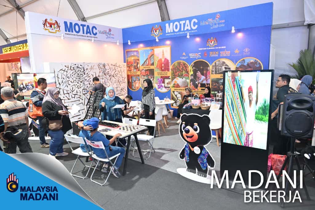 MyMOTAC's tweet image. KEMERIAHAN RERUAI MOTAC DI PROGRAM MADANI RAKYAT 2025 MELAKA

Klik facebook.com/share/p/16Rx9Y…

#ProgramMADANIRakyat
#PMR2025Melaka
#MADANIBekerja 
#TaatSetia