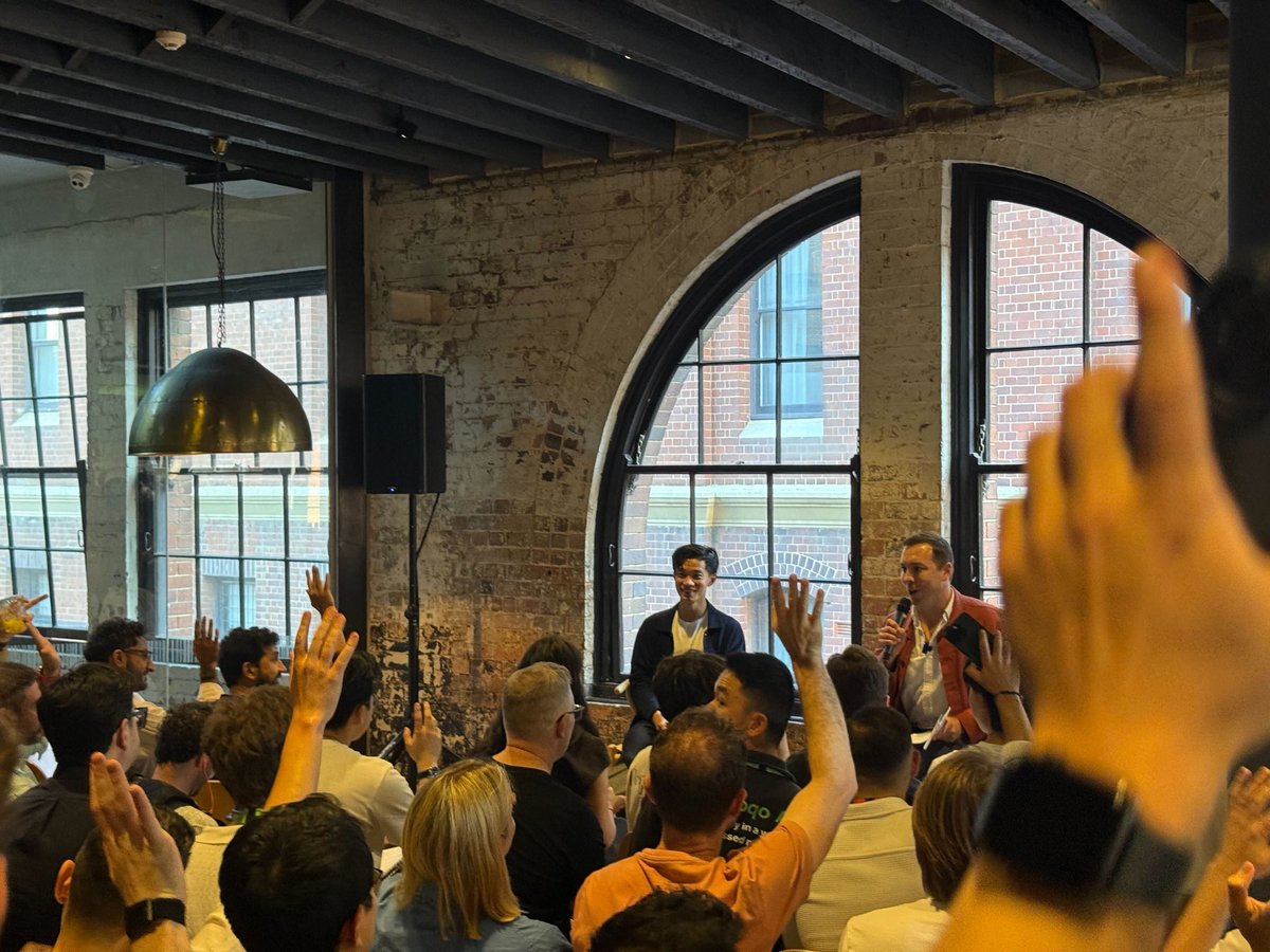 ivanhzhao's tweet image. Landed in Sydney to see the new @NotionHQ office!
Met with 100+ startup founders in my first day. Beautiful city. Great vibe. 10/10!