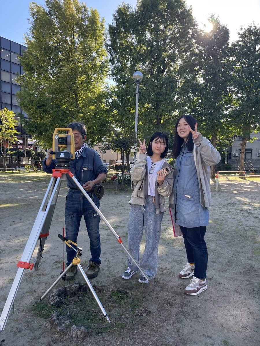 Nnikken's tweet photo. 今日の測量もいい天気〜☺️☀☀☀
#新潟日建工科専門学校 https://t.co/w8heKMAeDC