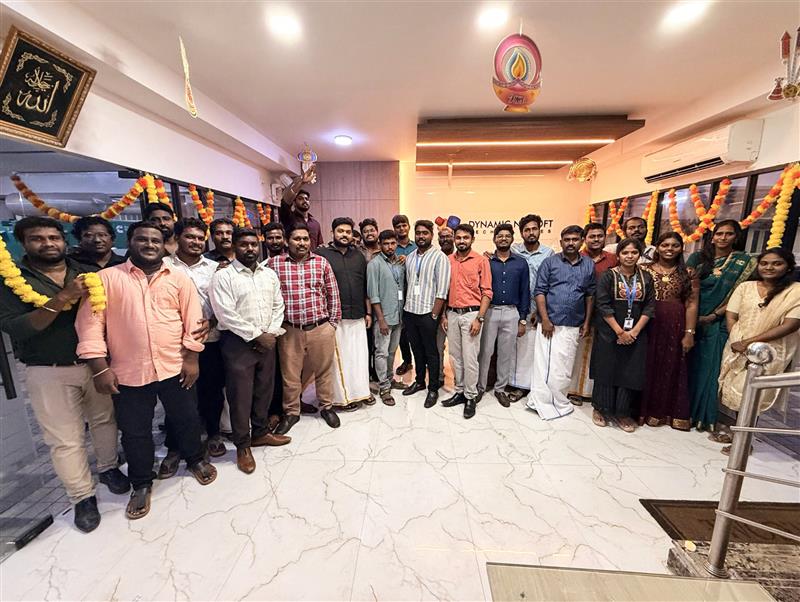 dynamicnet_soft's tweet image. ✨ Diwali at Dynamic Netsoft! 🪔
Our team celebrated with diyas, decorations, and festive joy 🎇💫
A reminder that positivity, teamwork, and togetherness light up both our workplace and hearts.
#HappyDiwali #FestivalOfLights #TeamDynamicNetsoft