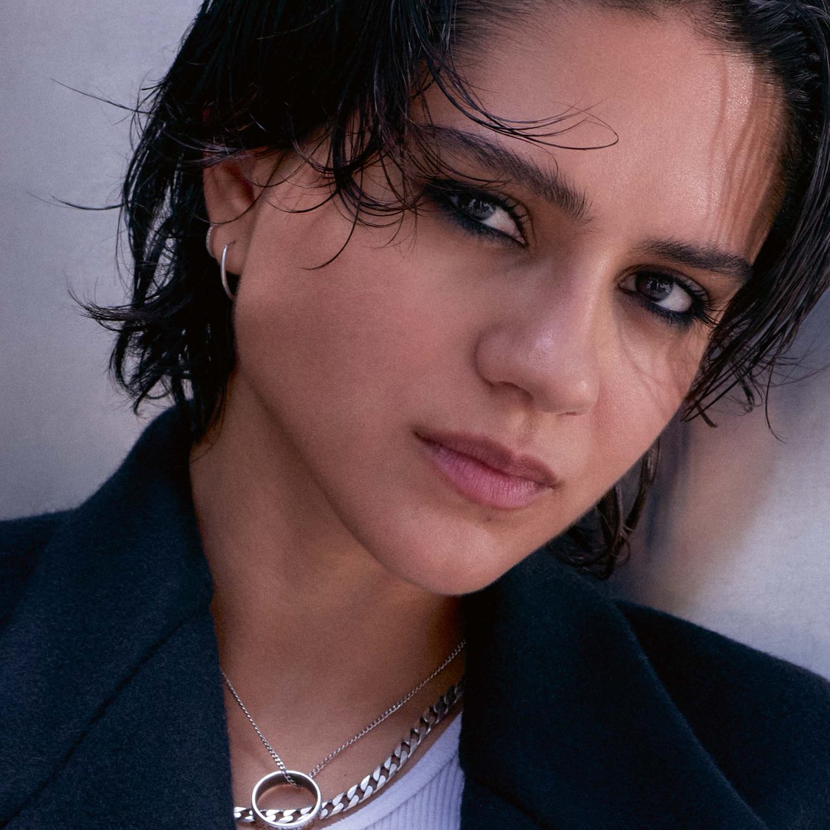 sashacsource's tweet image. 💬 @SashaCalle speaks about music

"Growing up, I listened to a lot of R&amp;amp;B, soul and hip hop. But also pop music; Britney Spears, Christina Aguilera. When I moved to Colombia it was all reggaeton. I loved Tego, Wisin y Yandel, RKM y Ken-Y, Don Omar, Zion y Lennox, Calle 13."