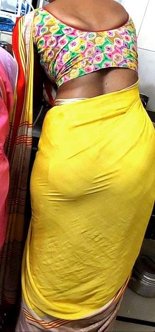 அண்ணியோட வியர்த்த உடலும்  மடிப்பு விழுந்த கருத்த இடுப்பும் விரிந்து கிடைக்கும் குண்டியும் பாத்தா எப்படி சும்மா இருக்க முடியும்