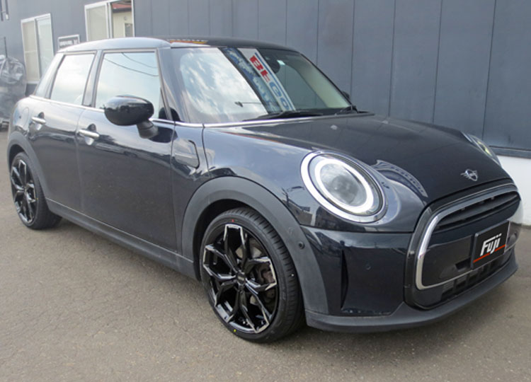 fuji_tire's tweet photo. マイカードレスアップフォトからピックアップ

MINI／MINI クーパー
ホイール：KELLENERS／ケレナーズスポーツ ミュンヘンII
カラー：ブラックポリッシュ
サイズ：FR:7.5J-18

#MINIクーパー
#minicooper
#KELLENERS
#ドレスアップフォト

詳細を見る
https://t.co/XNk0KOtofe https://t.co/2wNrGf7vSj