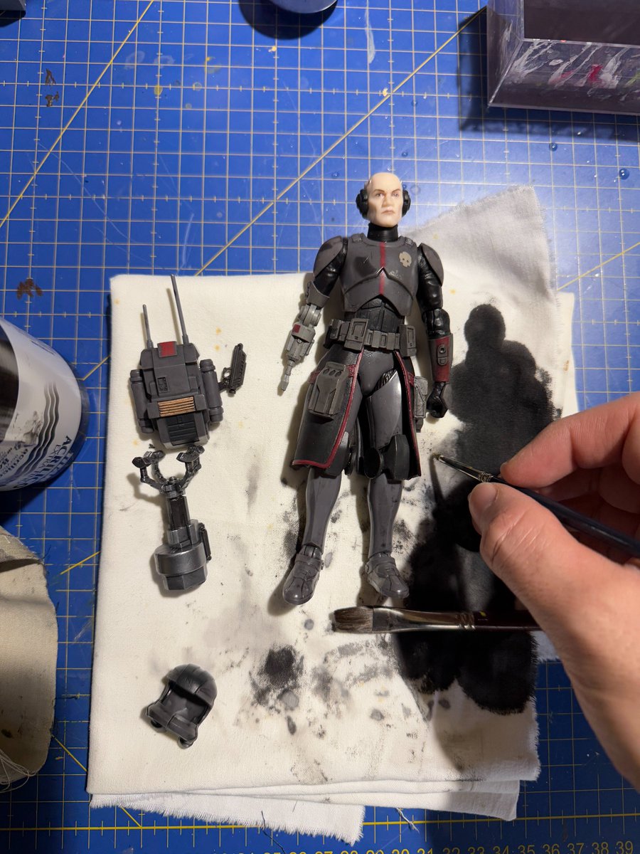 JoanMarcF's tweet image. Custom de la figura d&apos;en ECHO #starwars #badbatch fent servir la tècnica d&apos;ombrejat i el brillant del Silver Leaf #hasbro #blackseries 🎬☺️⬇️✅