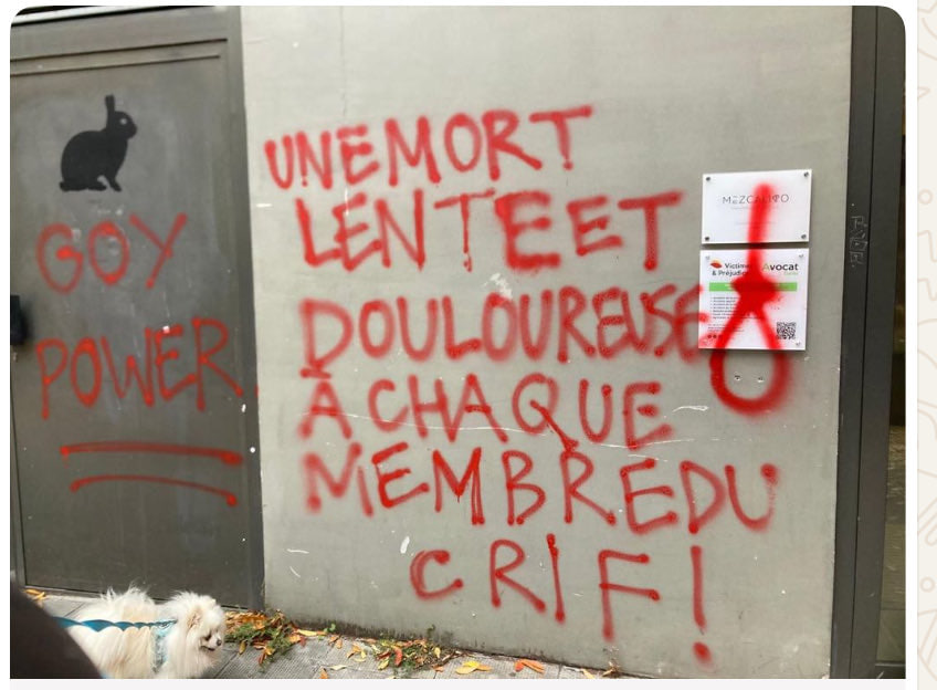 🇫🇷 #FRANCE > SÉCURITÉ — Des menaces de mort ont été taguées la nuit dernière sur l'entrée des locaux d'Eric Hattab 🇫🇷, Président du CRIF Grenoble Dauphiné.

Une plainte a été déposée, tandis que la police est d'ores et déjà mobilisée pour retrouver le(s) coupable(s).