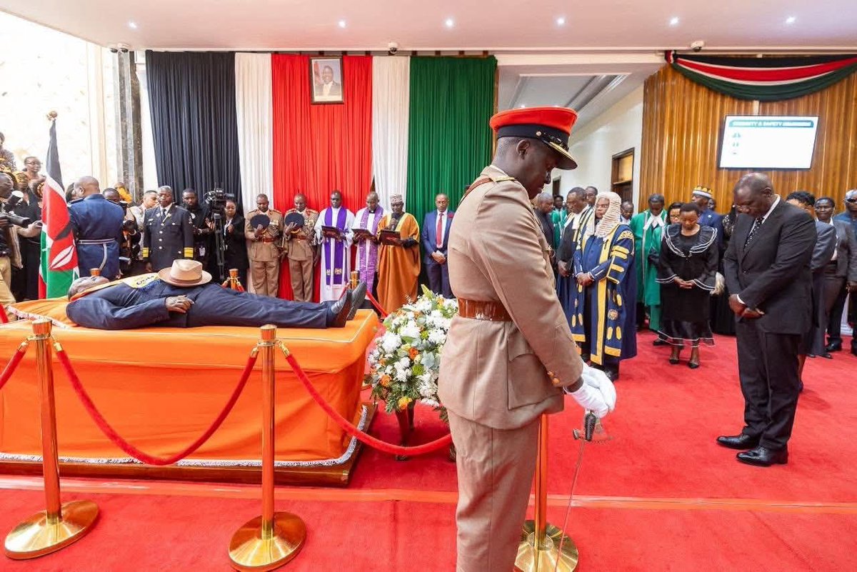 GetembeTV's tweet photo. President Ruto Leads Kenya in Solemn Tribute to Baba Raila, Body Lies in State at Parliament Before Grand Nyayo Farewell!  
#RIPBabaRaila #LyingInState #RutoHonorsRaila https://t.co/sWXVwYYJrg