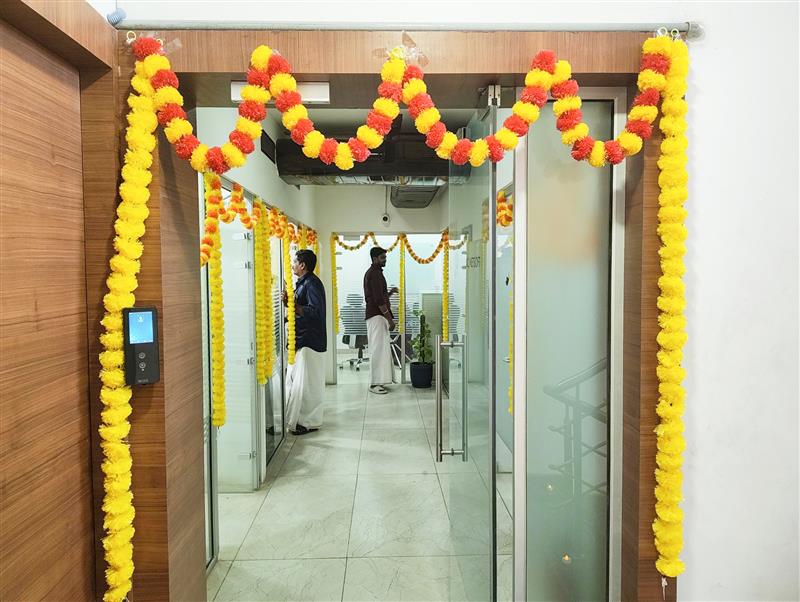 dynamicnet_soft's tweet image. ✨ Diwali at Dynamic Netsoft! 🪔
Our team celebrated with diyas, decorations, and festive joy 🎇💫
A reminder that positivity, teamwork, and togetherness light up both our workplace and hearts.
#HappyDiwali #FestivalOfLights #TeamDynamicNetsoft