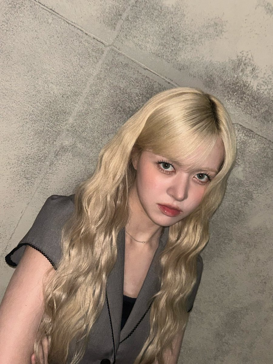 WE_NMIXX's tweet photo. I look like I’d live is Beverly Hills. Love that for me.

#NMIXX #엔믹스 
#릴리 #LILY https://t.co/8gICneQZfX