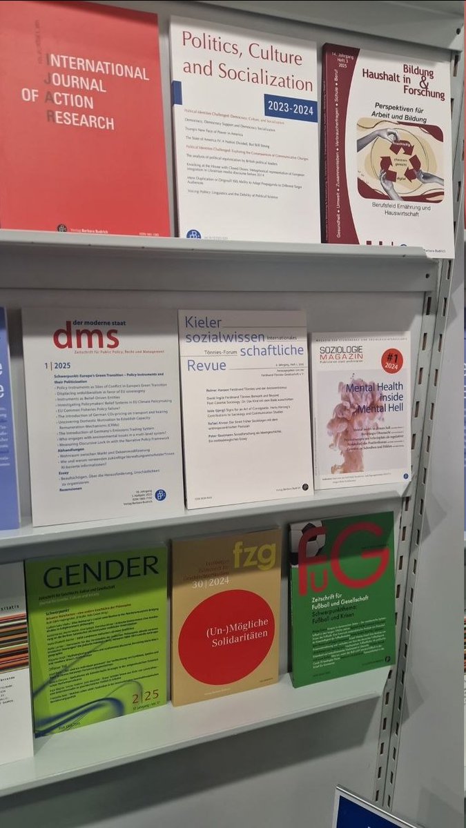 Spotted auf der <a href="/buchmesse/">Leipziger Buchmesse</a>.de. Am Stand von @barbarabudrich.bsky.social könnt ihr auch das SozMag finden