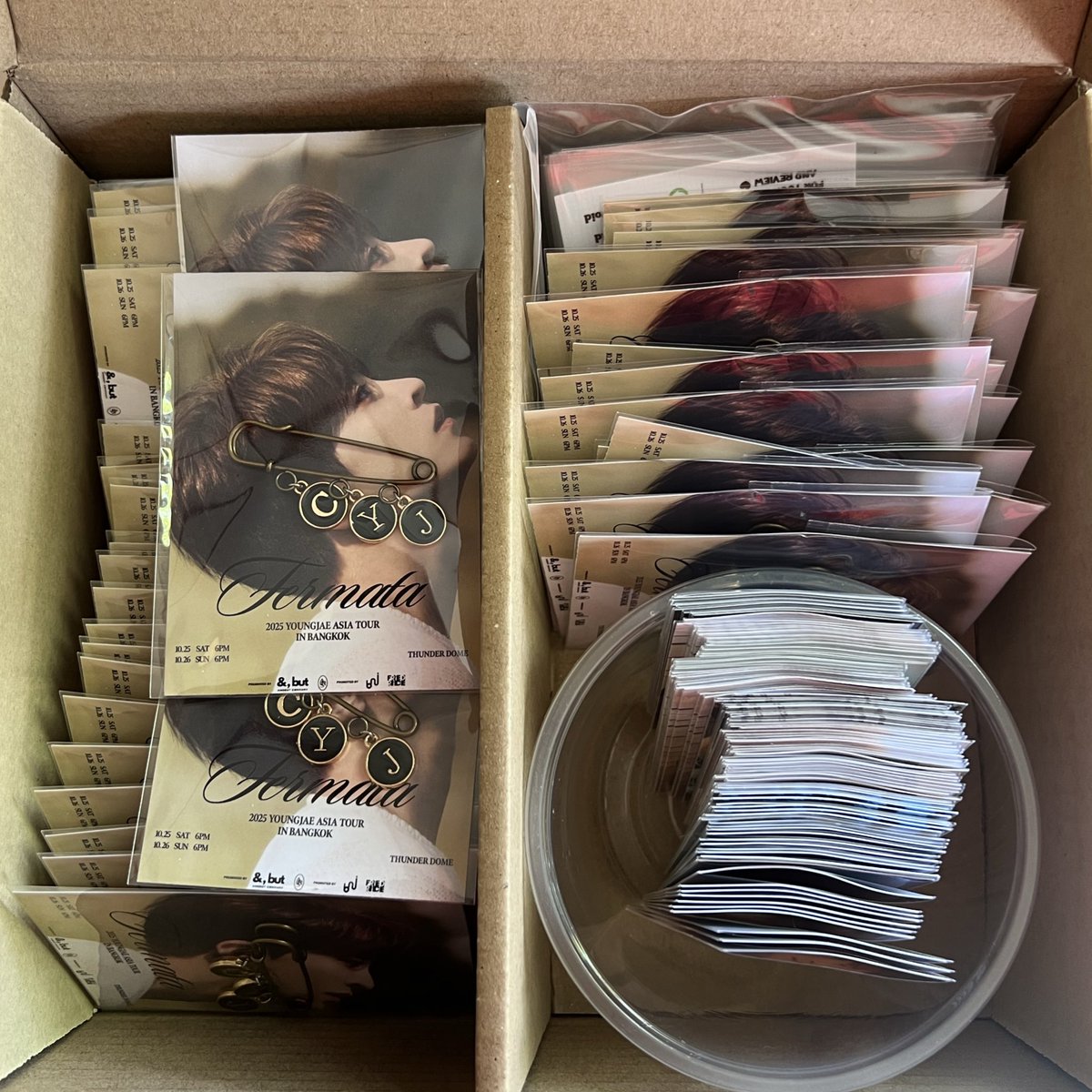 Giveaway งาน  #Fermata_inBKK

เข็มกลัดจำนวน  50ชิ้นนนน
ฟตก 100 ชิ้นนน
Location : Thunder dome
Date : Oct 26, 2025
Time : TBA 

แล้วพบกันนะค้าบ~🦦
#YoungjaeAsiaTourinBKK 
#Fermata  #영재 #YOUNGJAE
#갓세븐 #GOT7 #AndButCompany