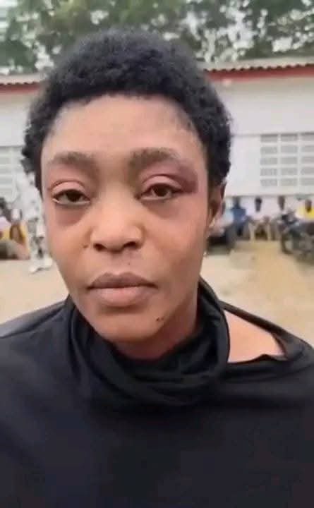 Le Code 2 procédure pénale (Livre Ier, art. 27 à 33) prévoit que :
L' interpellée doit être traitée avec humanité.
Elle ne doit subir ni humiliation ni exposition publik.
Les agents de l’ordre doivent protéger son intégrité physique et lui garantir le respect 2 ss droits fondamen