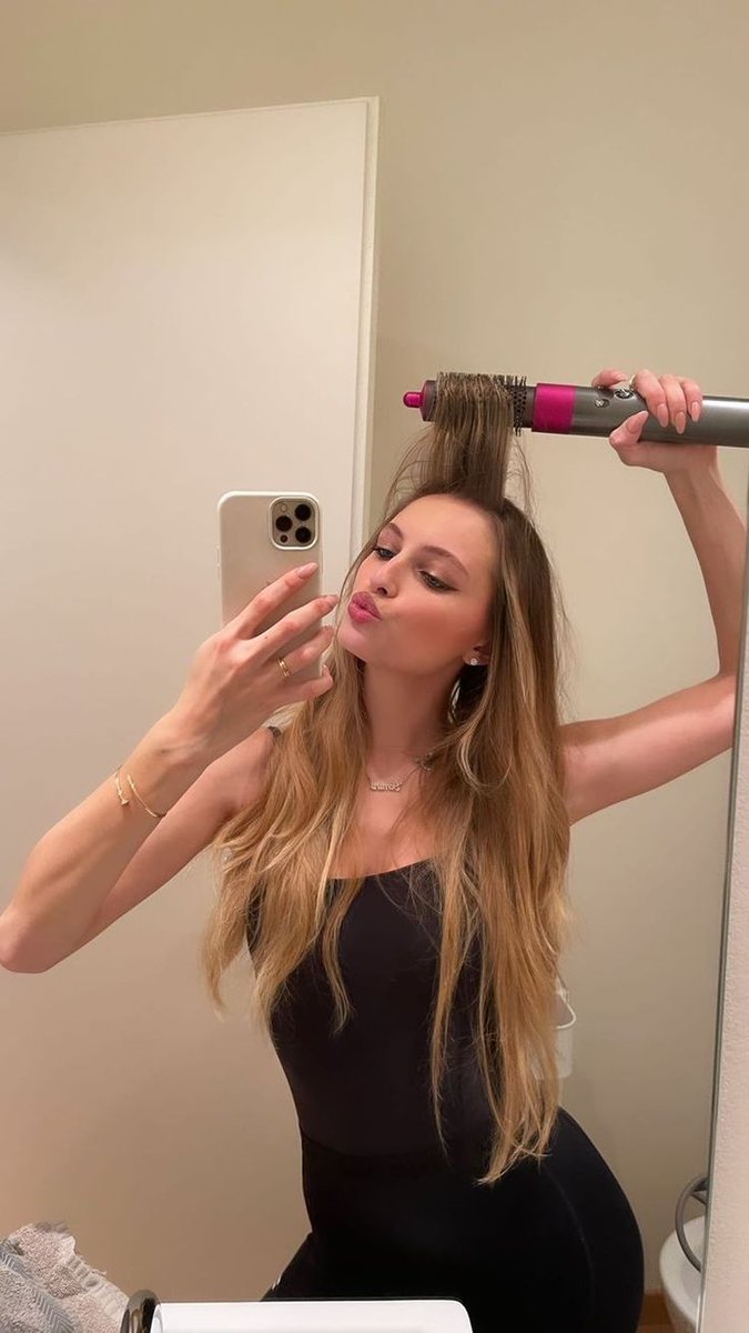 xModernPrincess's tweet image. Buenos Días