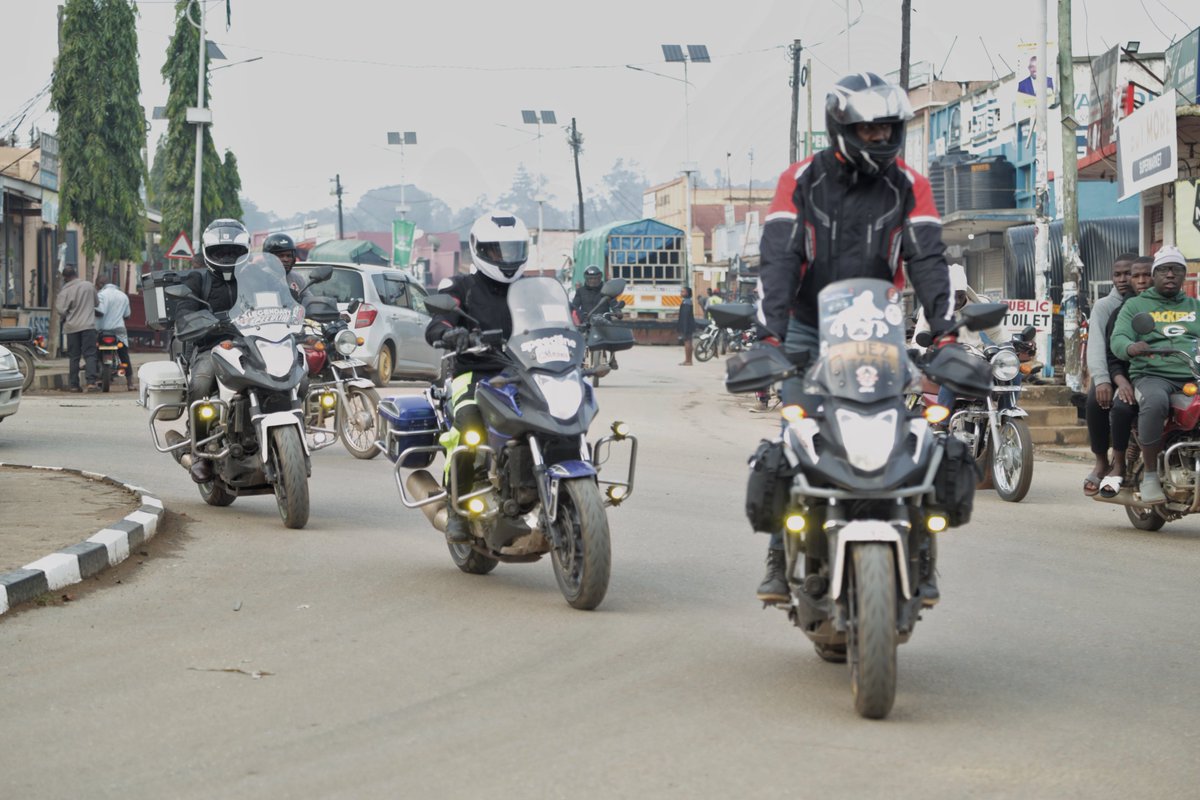 cipesaug's tweet image. Gole&apos;s triumphant entry.
The #RoadToDigitalSecurity goes through Mbarara.
Gole was welcomed by the Free Riders Association, Mbarara Chapter. 

There are lots of #digitalsecurity activities lied up for today including trainings, digital security audits and much more. 

This is how…