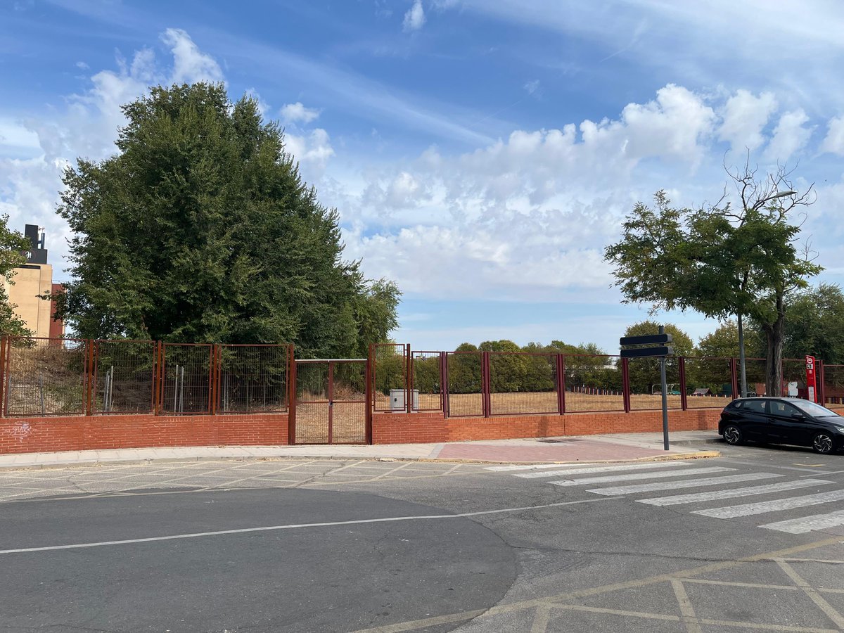 AytoPinto's tweet image. 🅿️🚘Pinto destinará más de 1,5 millones de euros para crear nuevas plazas de aparcamiento en los barrios de Parque Europa, Tenería I y II

✅Un proyecto municipal que responde a las demandas de los vecinos de estos barrios

ℹ️+Info. 👉 ayto-pinto.es/-/nuevas-plaza…