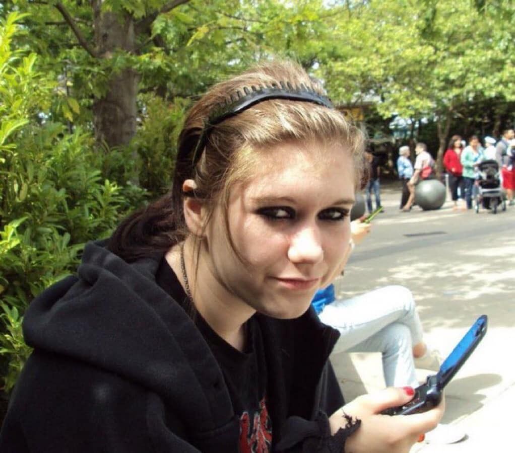 fasc1nate's tweet photo. On April 26, 2010, Ali Lowitzer was last seen after exiting a bus around 3 p.m. She called her mother about picking up a paycheck from her job, but never arrived.

Her phone showed no activity afterward, and her belongings were left behind.

What happened to her is still a mystery.