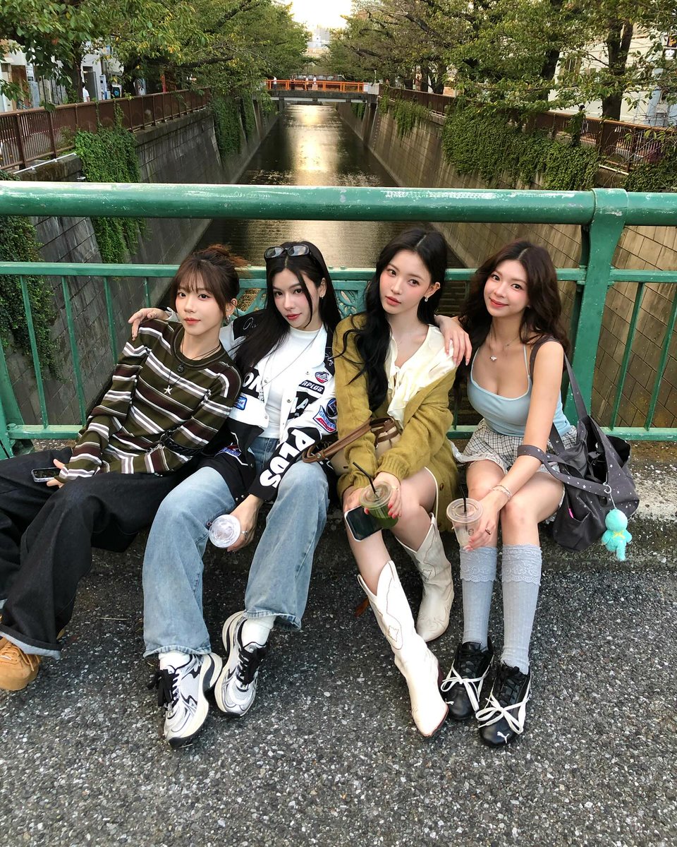 ชอบเวลาที่เขาออกไปเที่ยวด้วยกัน

#PAILIU #QiaoYiYu #Elyn #Xueyao
#Gen1es