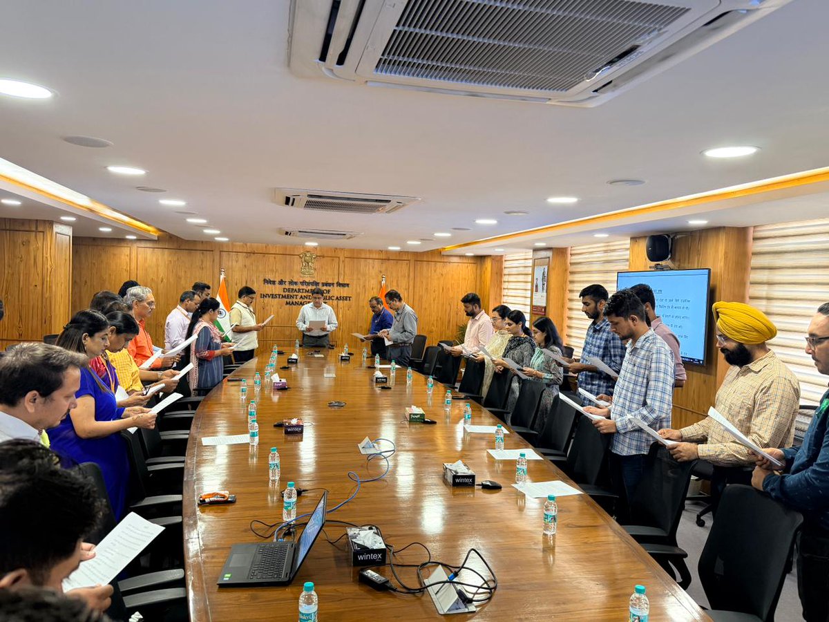 सचिव महोदय के नेतृत्व में, दीपम के अधिकारियों एवं कर्मचारियों ने 'स्वच्छता ही सेवा' अभियान के अंतर्गत स्वच्छता शपथ ग्रहण की।
#SwachhtaHiSeva    #SpacialCampaign5.0 
#SwachhataPakhwada5.0