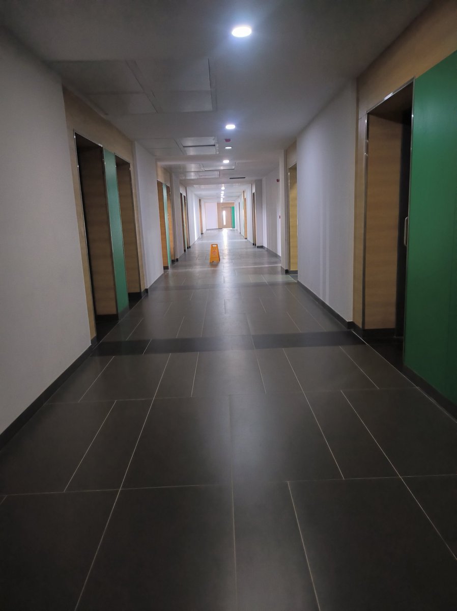 abdulladotexe's tweet image. Aaj hamne college corridor me chalai ki