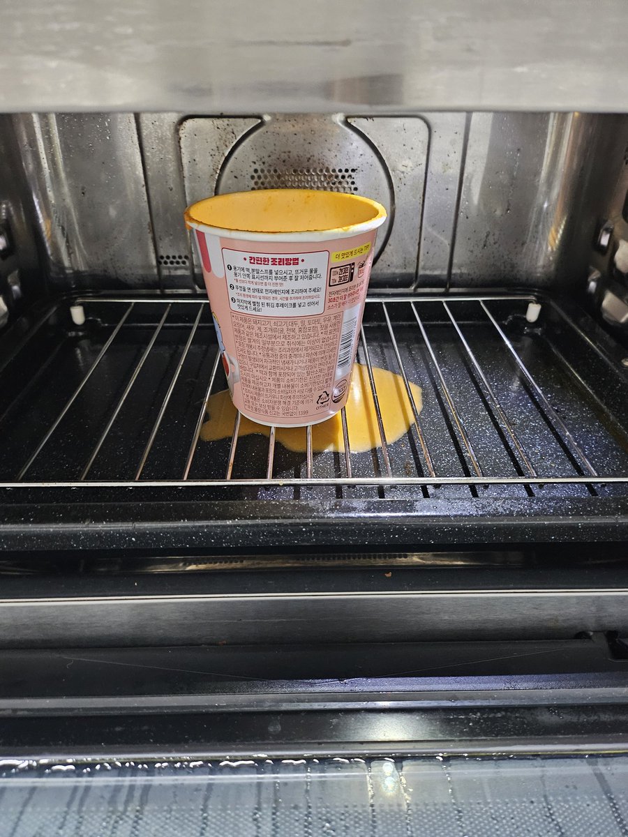 무슨 일이 있던 걸까

<착한 꿈뜰이 여러분은 저처럼 폰 보다가 물 표시선 넘지 마시고 딱 맞춰서 물 붓길 바래요......>