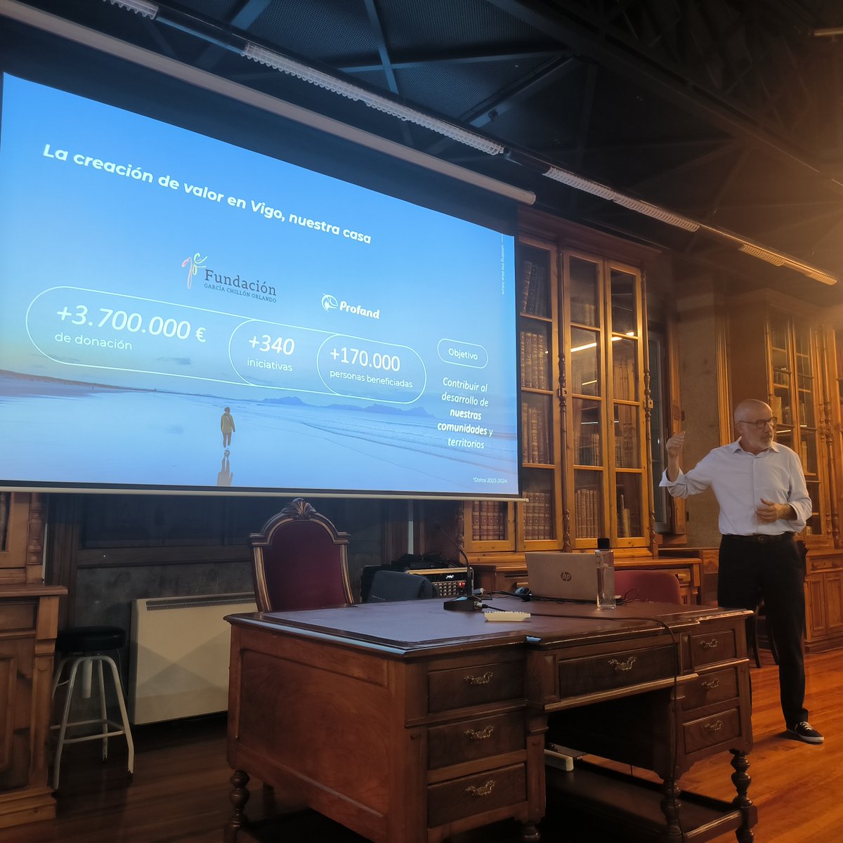 IEVigueses's tweet photo. En la #EMAO, el @IEVigueses organizó la conferencia impartida por el director de sostenibilidad de #ProfandFishingHolding, Antonio Álvarez.
Explicó de forma magistral, la inaplazable tarea de conservar y regenerar los ecosistemas, y la unión de tradición, ciencia y empresa.GRAZAS https://t.co/mkLevI4KvF